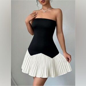 Black and White Strapless Pleated Dress SZ L New ✨🔥🔥🔥